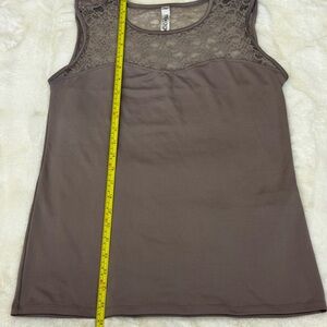 Mixage by lady Dutch sleeveless 
lace/ sequin tank top